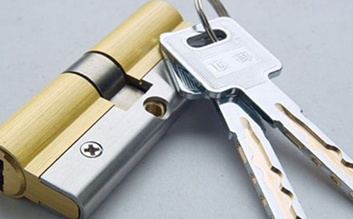 棗陽配汽車鑰匙(開鎖24小時電話)